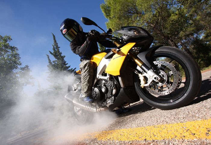 Δοκιμάζουμε το Aprilia Tuono V4 R APRC 