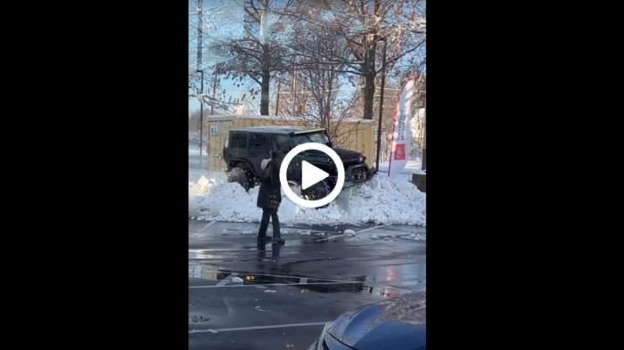 Off-road «κτήνος» αποδεικνύεται... «γατάκι» στο χιόνι 