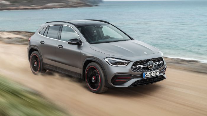 Η νέα Mercedes GLA διαθέτει εμφανή crossover χαρακτηριστικά και με μήκος στα 4.410 χιλιοστά τοποθετείται στην «καρδιά» των compact crossover.