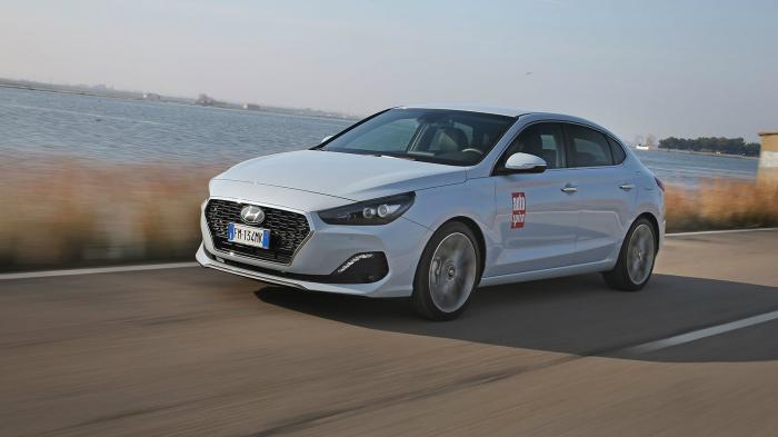 Η Hyundai με την προσθήκη του i30 fastback στην οικογένεια του i30, παρουσιάζει κάτι διαφορετικό από τα συνηθισμένα στην κατηγορία των μικρομεσαίων μοντέλων.	