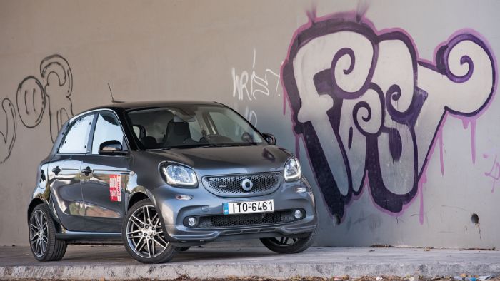 Δοκιμάζουμε το μικρό «πυραυλάκι» smart forfour BRABUS των 109 ίππων, που έρχεται να υπερασπιστεί την ιδιαίτερή του φύση. Πως τα καταφέρνει στο δρόμο;