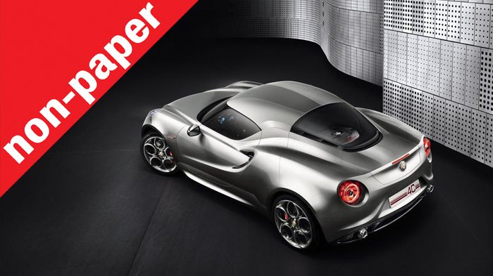 Η νέα 4C έρχεται για να υπενθυμίσει πως όταν η Alfa Romeo λέει 
σπορ δεν εννοεί απλά κάποιο γρήγορο μικρομεσαίο.
