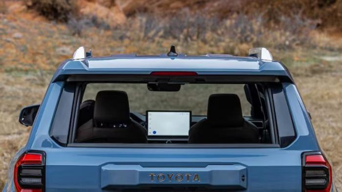 Το SUV της Toyota στο οποίο μπορείς να ανοίξεις το πίσω παράθυρο 