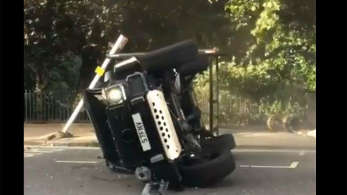 Toyota Prius vs Brabus G500 σημειώσατε.. 1 +(vids)