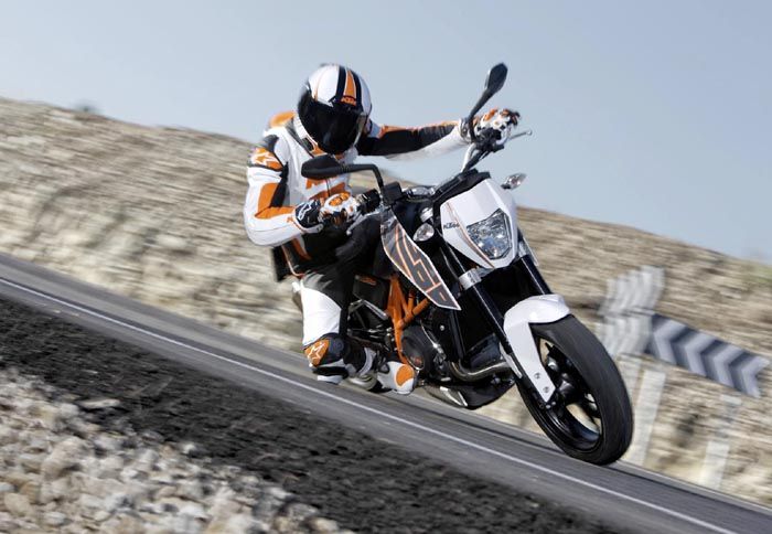 Νέο KTM 690 Duke με 8.450 ευρώ Νέο KTM 690 Duke με 8.450 ευρώ