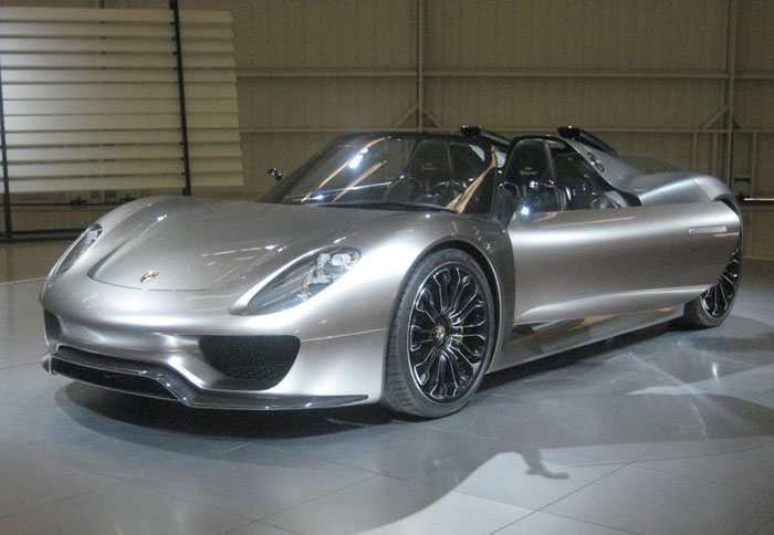 Στο δρόμο... η Porsche 918 Spyder Hybrid
