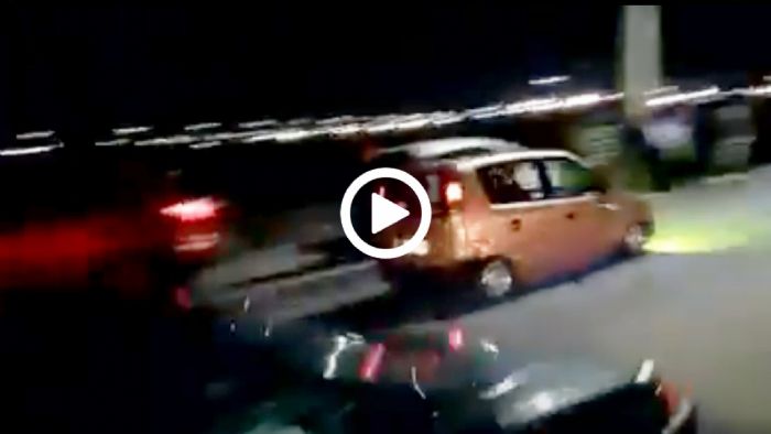 Βαρβ-Atos τιμωρός πελατιάζει Honda Civic μέσα στο σκοτάδι