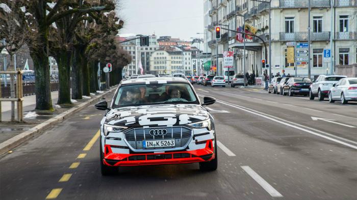 Τα καμουφλαρισμένα Audi e-tron στη Γενεύη Τα καμουφλαρισμένα Audi e-tron στη Γενεύη