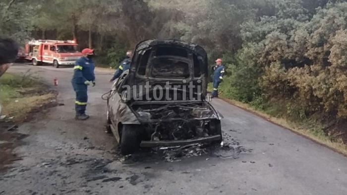 Μια BMW Σειρά 3 άρπαξε φωτιά στην Εύβοια στις 22 Μαΐου 2021.