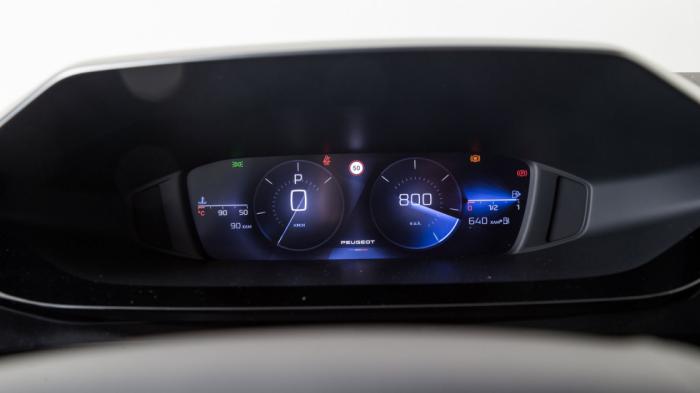 Super φουτουριστικό από την βασική είναι το Peugeot 308, ξεχωρίζουμε τον ψηφιακό πίνακα οργάνων 3D i-Cockpit.