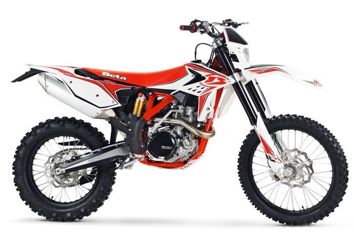 Βελτιωμένη εργονομία, μικρότερο βάρος και μεγαλύτερη ευκολία στην οδήγηση φέρουν σαν βελτιώσεις τα 4χρονα enduro της Beta.