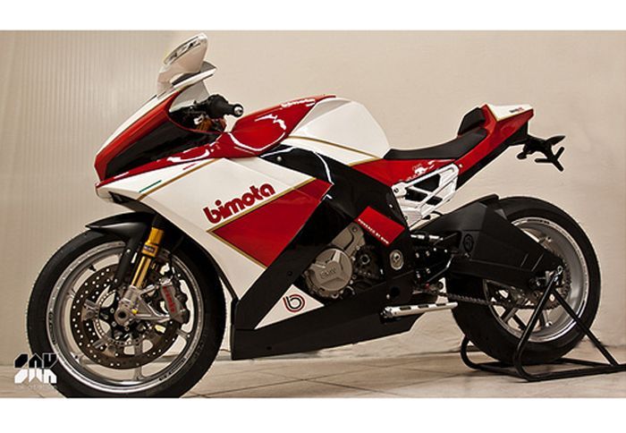 Το Bimota BB2 είναι ένα concept με τον κινητήρα του BMW S 1000 RR και ρετρό αισθητική.