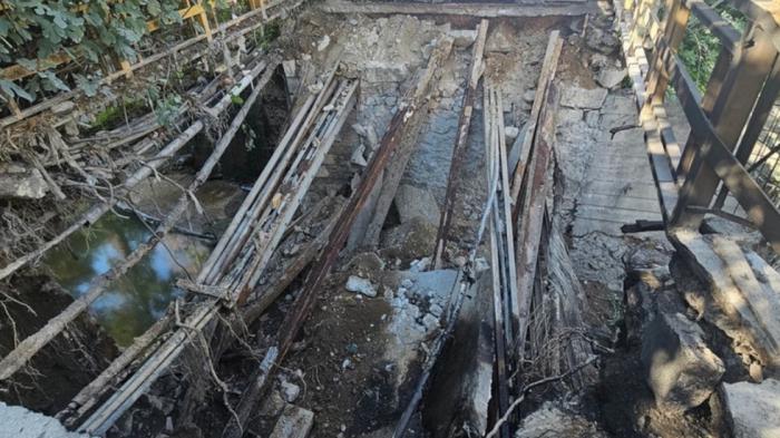 Κατάρρευση γέφυρας στο Βοτανικό – Και η Περιφέρεια ρωτούσε… «πού έγινε αυτό;»