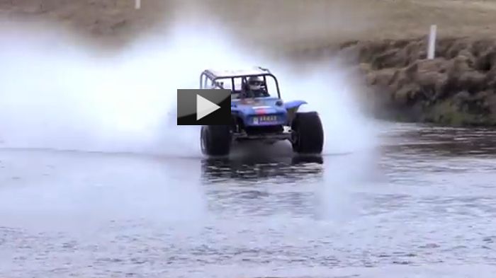 Buggy με 1.600 ίππους… διασχίζει ποτάμι και σπάει ρεκόρ