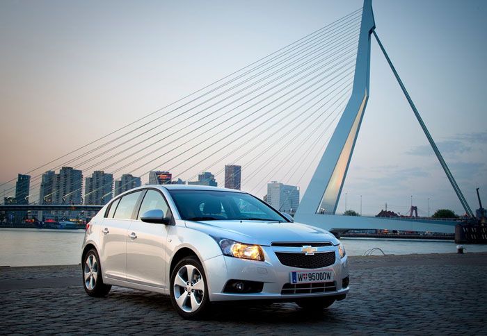 chevrolet cruze 5d Δοκιμές, τιμές, τεχνικά, εξοπλισμοί