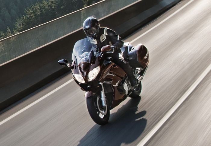 Δεκάδες ουσιαστικές αλλαγές δέχθηκαν τα FJR 1300A και FJR 1300AS για το 2013. Σχεδόν τίποτα δεν έμεινε όπως ήταν.
