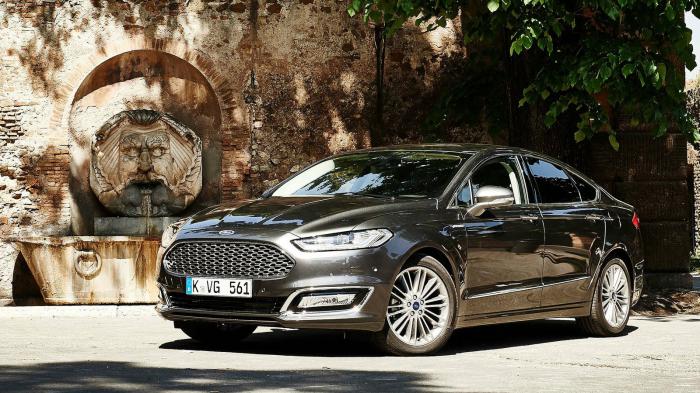 Η Ford δεν «κόβει» το Mondeo, αλλά το αναβαθμίζει. 