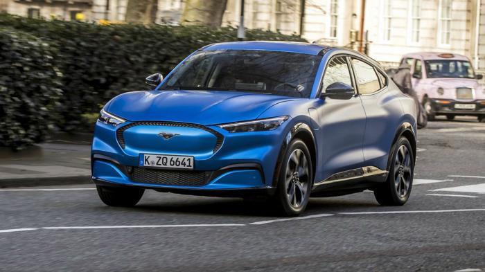 H Mustang Mach-E θα διατίθεται με δύο επιλογές ως προς τη χωρητικότητα της μπαταρίας ιόντων λιθίου (standard range 75,7 kWh και extended range 98,8 kWh).