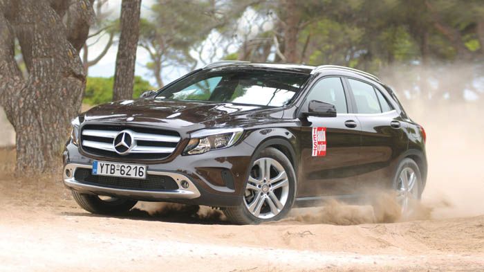 Η 2λιτρη GLA 250 4MATIC των 211 υπερτροφοδοτούμενων ίππων, κοστίζει 37.800 ευρώ, ενώ πληρώνει 256,7 ευρώ το χρόνο για τέλη.