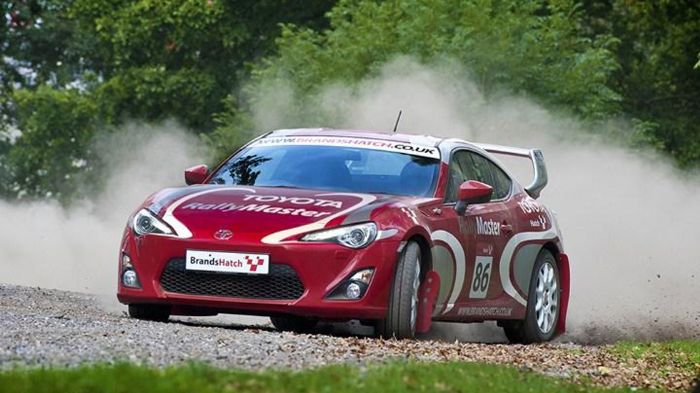 Οδηγώντας ένα αγωνιστικό Toyota GT 86 με 125 ευρώ