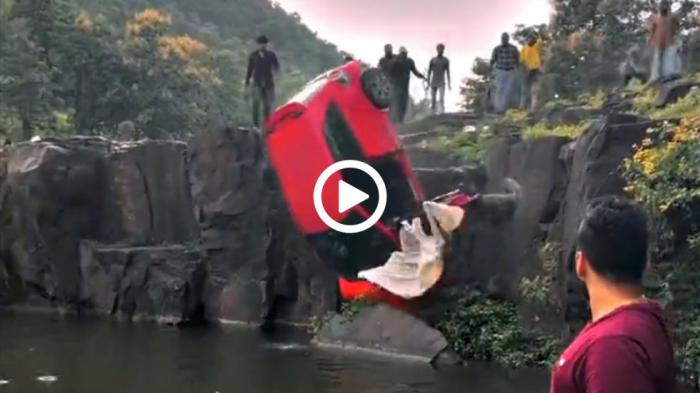 Honda πέφτει σε λίμνη αφού ο οδηγός δεν «έδεσε» το χειρόφρενο 