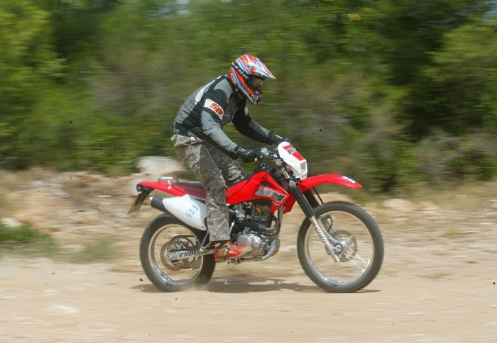 Μάχη στα On-Off με Honda και Kawasaki Μάχη στα On-Off με Honda και Kawasaki