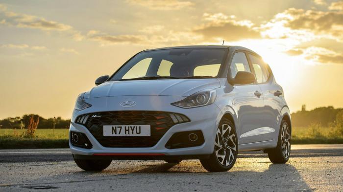 Παρών δηλώνει το σπορτίφ Hyundai i10 N Line στην ελληνική αγορά.