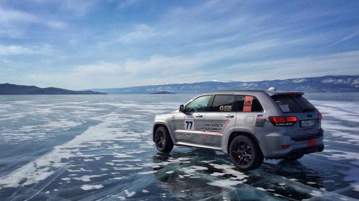 Το ταχύτερο SUV στον πάγο έγινε το Jeep Grand Cherokee Trackhawk το οποίο κατάφε Το ταχύτερο SUV στον πάγο έγινε το Jeep Grand Cherokee Trackhawk το οποίο κατάφερε να πιάσει 280 χλμ./ώρα.