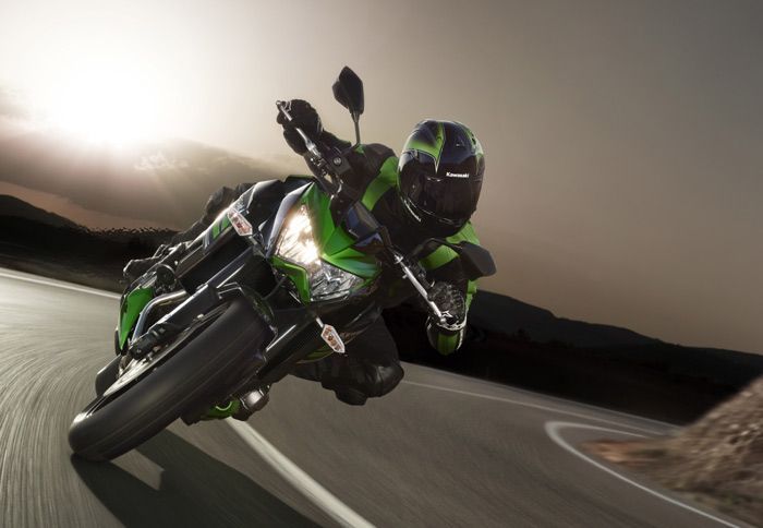 Και επίσημα το νέο Ζ800 από την Kawasaki. Τα πλήρη τεχνικά χαρακτηριστικά του θα ανακοινωθούν στη διεθνή έκθεση Intermot.