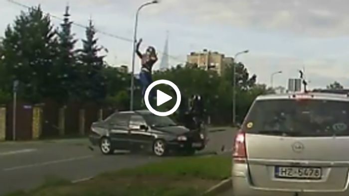 Αυτοκίνητο δεν βλέπει μηχανή Αυτοκίνητο δεν βλέπει μηχανή