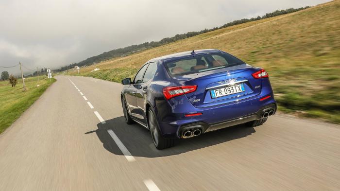 Το αυτοκίνητο με το οποίο συμπληρώθηκαν οι 100.000 αυτοκίνητα είναι μια Ghibli S Το αυτοκίνητο με το οποίο συμπληρώθηκαν οι 100.000 αυτοκίνητα είναι μια Ghibli S Q4 GranSport, όπως αυτή της εικόνας.