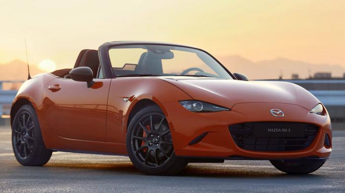 Το Mazda MX-5 γιορτάζει τρεις δεκαετίες ζωής και έτσι η ιαπωνική εταιρεία έκανε δώρο γενεθλίων στο μοντέλο μία νέα έκδοση που πήρε την ονομασία MX-5 30th Anniversary Edition.
