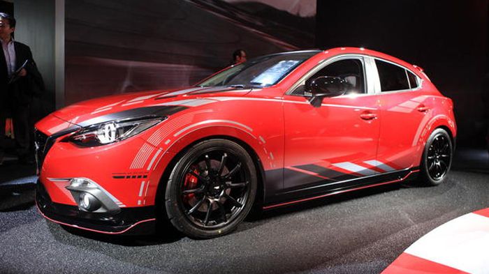 Σχεδιαστικά, μπορούμε να πάρουμε μια πρώτη γεύση για το νέο Mazda3 MPS, από το εικονιζόμενο Mazda 3 Sport concept (Axela).