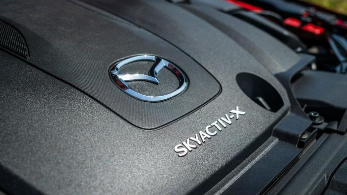 Ο νεότερος βενζινοκινητήρας Skyactiv-X της Mazda παίρνει τα καλύτερα στοιχεία από τα μοτέρ βενζίνης και diesel και δημιουργεί ένα επιτυχημένο συνονθύλευμα με χαμηλότερη κατανάλωση και ρύπους.
