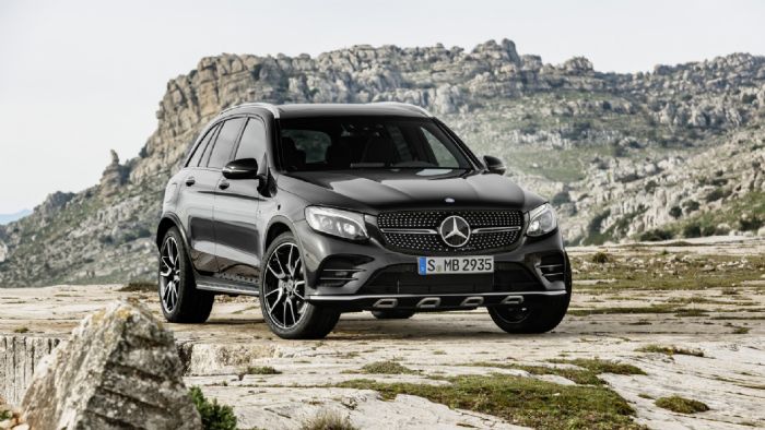 Πιο επιθετικό το ύφος της νέας GLC 43 AMG με επανασχεδιασμένους προφυλακτήρες και αρκετές λεπτομέρειες με διχρωμίες.