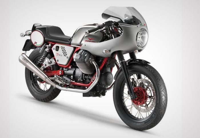 Το V7 μπορεί να μετατραπεί εύκολα σε endurance racer, χάρη στο εργοστασιακό kit Το V7 μπορεί να μετατραπεί εύκολα σε endurance racer, χάρη στο εργοστασιακό kit της Moto Guzzi.