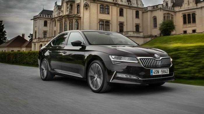 Η Skoda Superb παρέχει κορυφαία ευρυχωρία στους επιβάτες της.