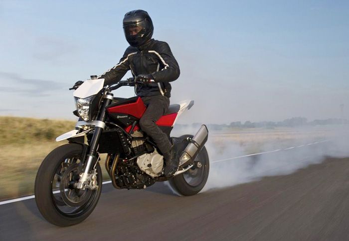 Nuda 900 ABS την άνοιξη του 2012 Nuda 900 ABS την άνοιξη του 2012