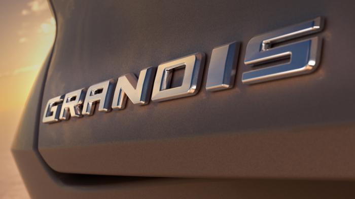 Η Mitsubishi ανακοίνωσε την επιστροφή του Grandis ως SUV