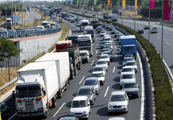 Παγώνουν έργα και &micro;είωση διοδίων