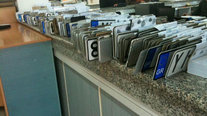 130.000 ιδιοκτήτες Ι.Χ. κατέθεσαν πινακίδες