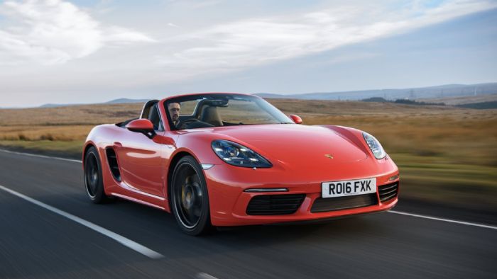 Mε το μοτέρ της 911 GT3 η 718 Βοxster