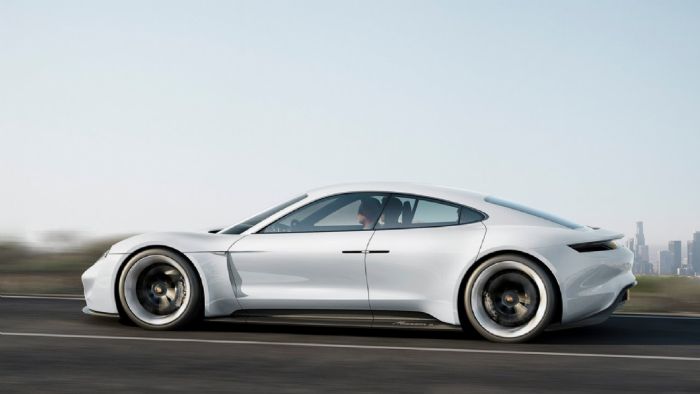 Porsche: «Η Τesla δεν αποτελεί σημείο αναφοράς» Porsche: «Η Τesla δεν αποτελεί σημείο αναφοράς»