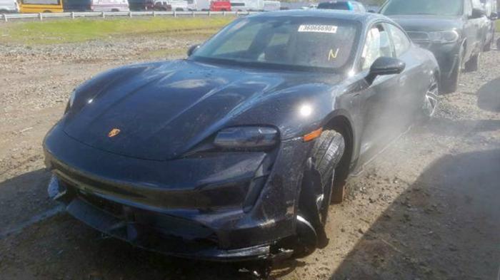 Θα αγόραζε κανείς αυτή την Porsche Taycan;