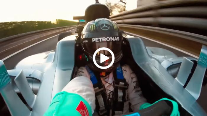 Selfie πίσω από το τιμόνι της F1 Selfie πίσω από το τιμόνι της F1