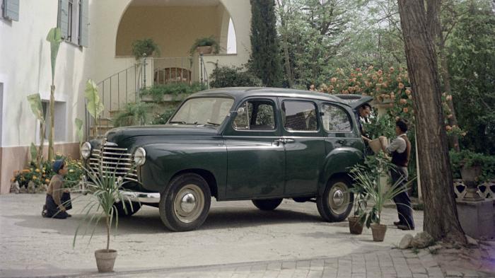 Το Renault Colorale είναι σύμφωνα με τους ανθρώπους της γαλλικής φίρμας το πρώτο Crossover μοντέλο στην ιστορία της αυτοκίνησης. 