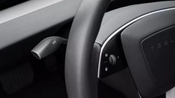 Tesla Model 3: Η επιστροφή του παραδοσιακού μοχλού φλας μετά από αντιδράσεις