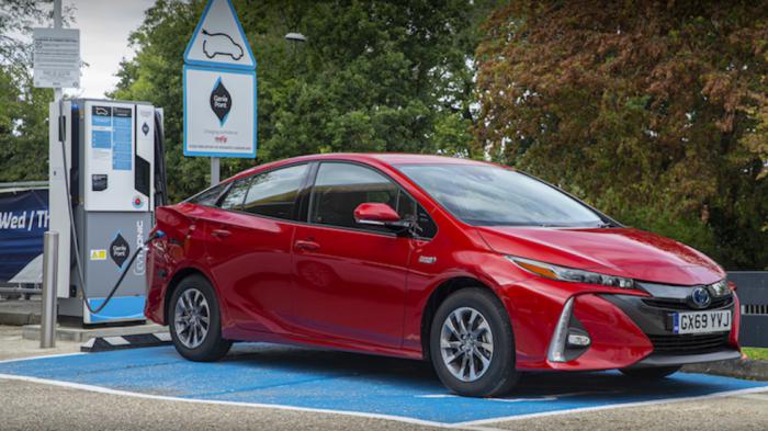 Tα Plug–in υβριδικά «πέρασαν» τα ντίζελ: Γιατί τα πετρελαιοκίνητα εξαφανίζονται στην Ευρώπη