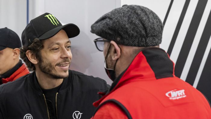 Nέα καριέρα στους τέσσερις τροχούς ξεκινά ο Valentino Rossi Nέα καριέρα στους τέσσερις τροχούς ξεκινά ο Valentino Rossi