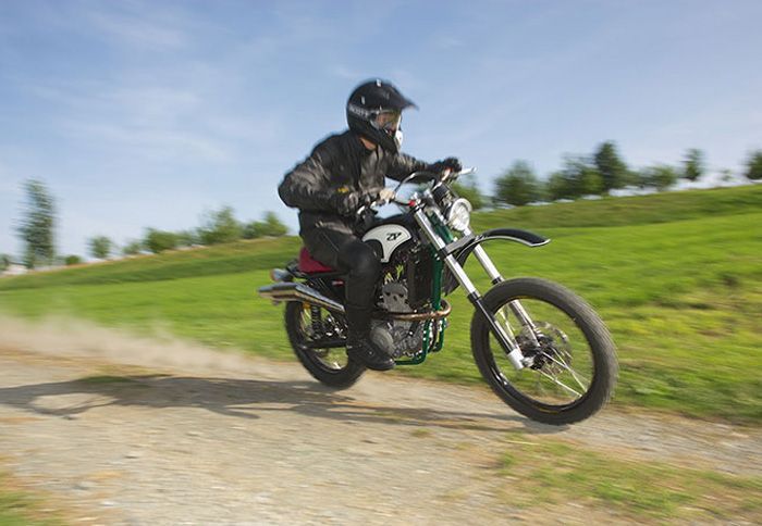 Μια ρετρό enduro έλειπε από τα modern classics και η μοτοσικλέτα της ZP Moto ήρθε για να καλύψει αυτό το κενό.